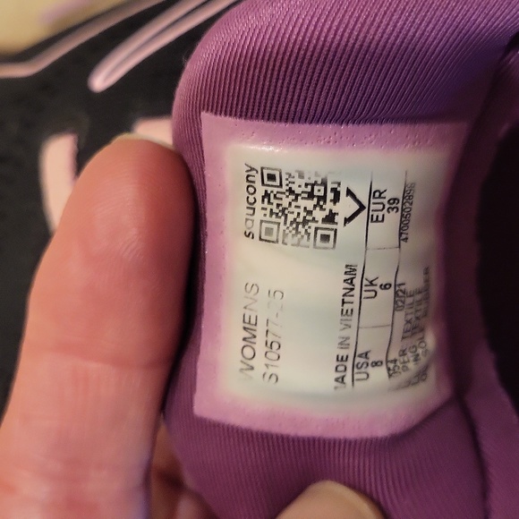 Saucony Endorphin with Speedroll Technology. Excellent condition! Dark color 🖤 - Picture 7 of 8